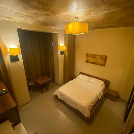 Medusa Suit Otel מלון דירות